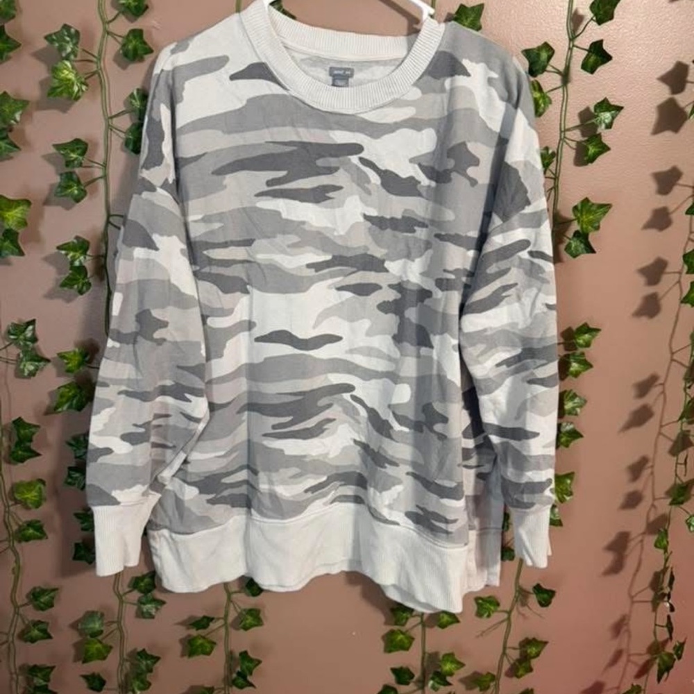 American Eagle Outfitters Gray Camouflage Women's Sweater